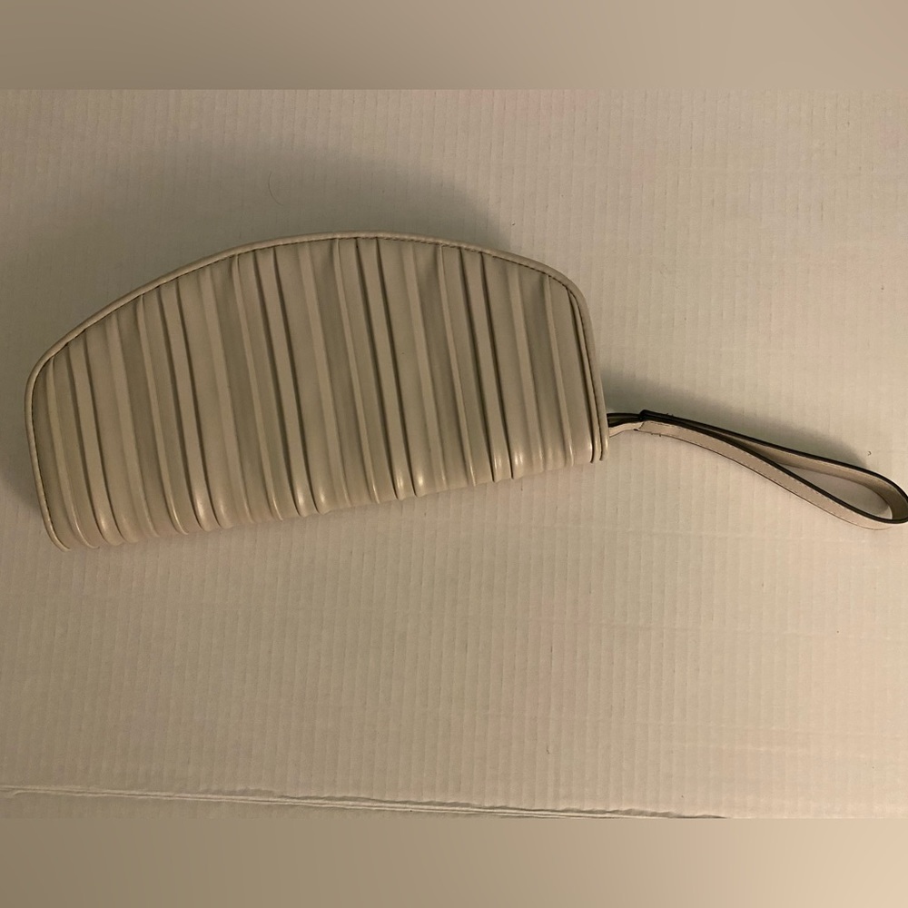 Cute women’s wristlet